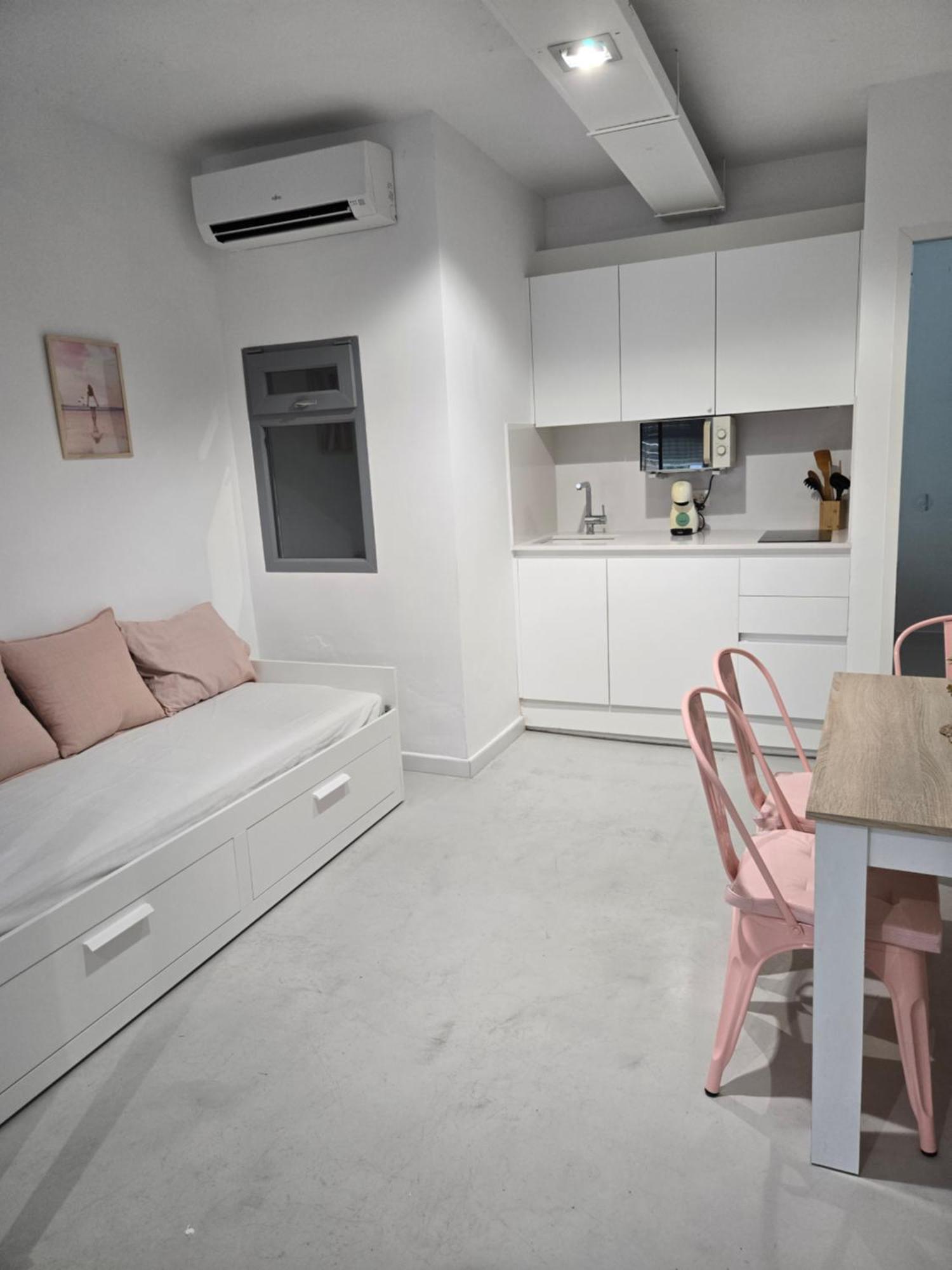 Little Love Hospitalet De L'Infant Bagian luar foto